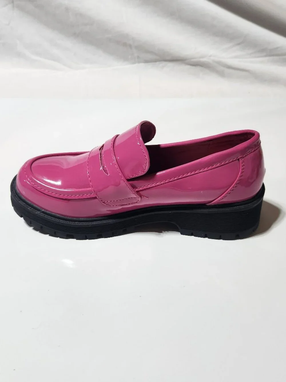 Link Girls’ Glossy Pink Loafers – Size 3 | Perfect for Fall & School Style!